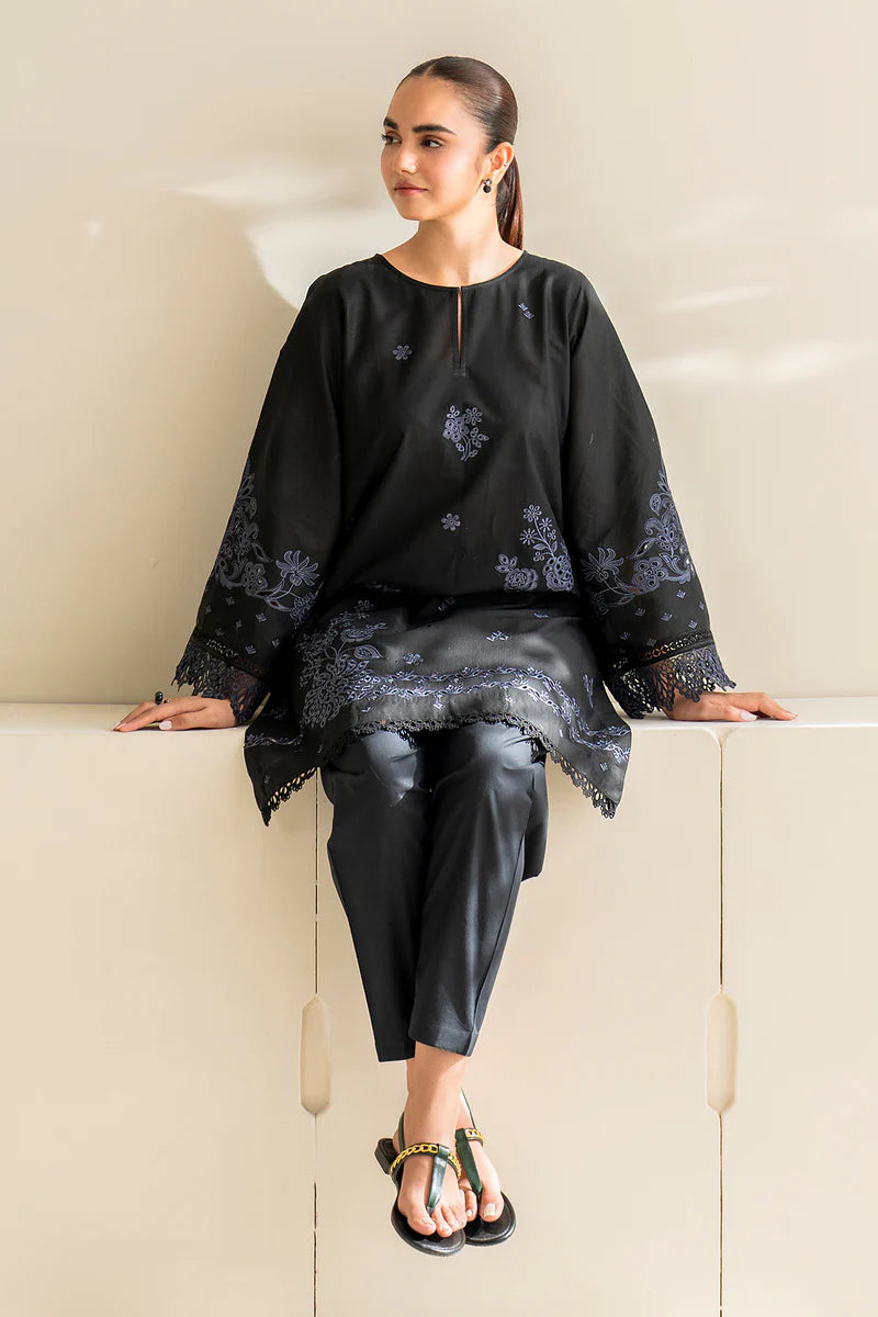 High-quality embroidery detail on Baroque’s black lawn suit, enhancing the charm of this premium Pakistani outfit.