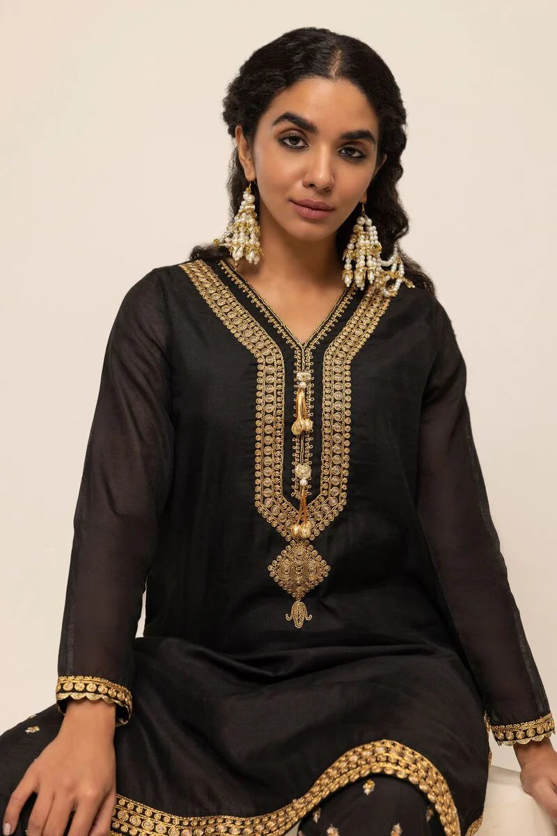 Khaadi black embroidered kurta – a perfect choice for traditional Pakistani clothes in Canada, featuring intricate embroidery and a smart fit.