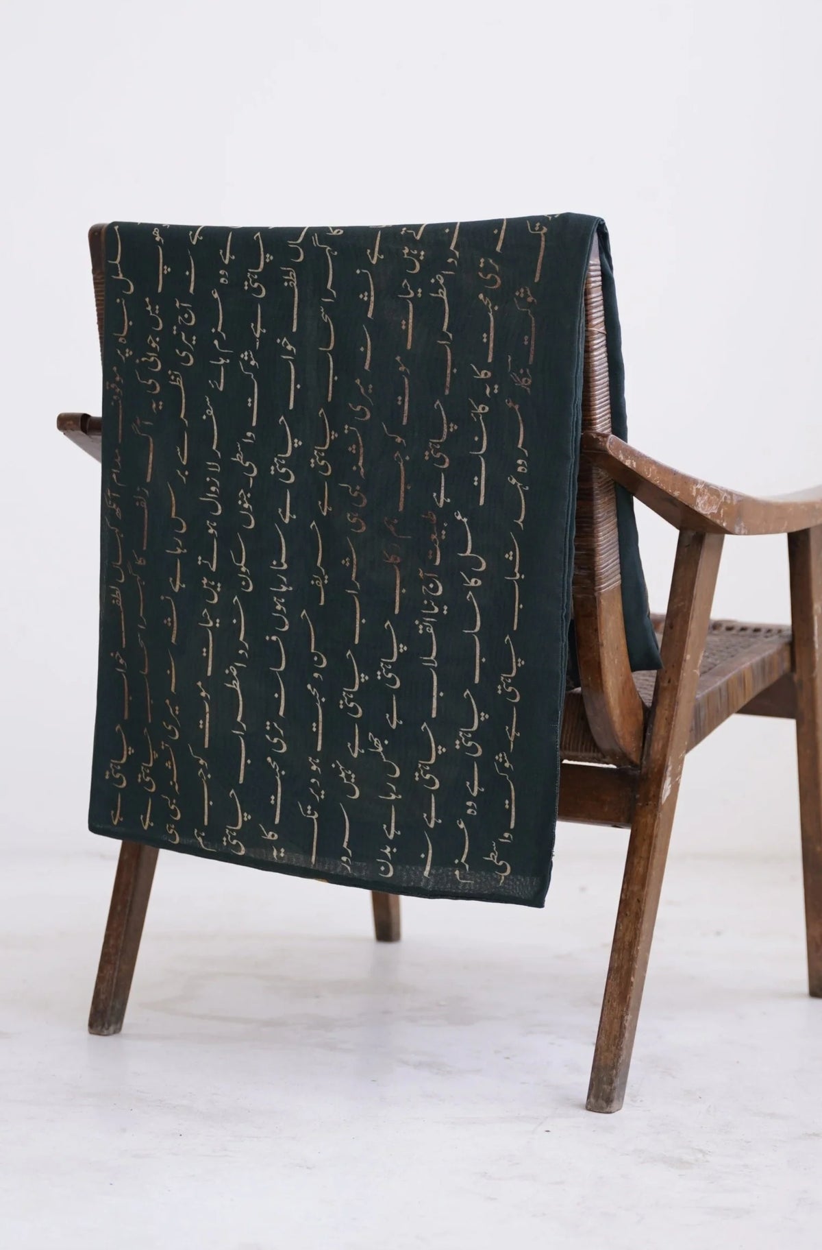 Detailed view of Manto Junoon emerald green textured polyester stole showing premium quality and craftsmanship