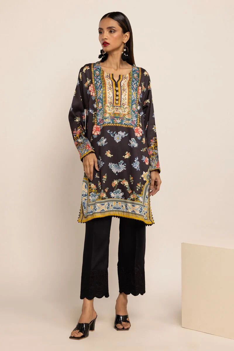 front profile of Khaadi’s full-sleeve kurta in black, highlighting its lightweight viscose texture – ideal for Pakistani suits in Canada.