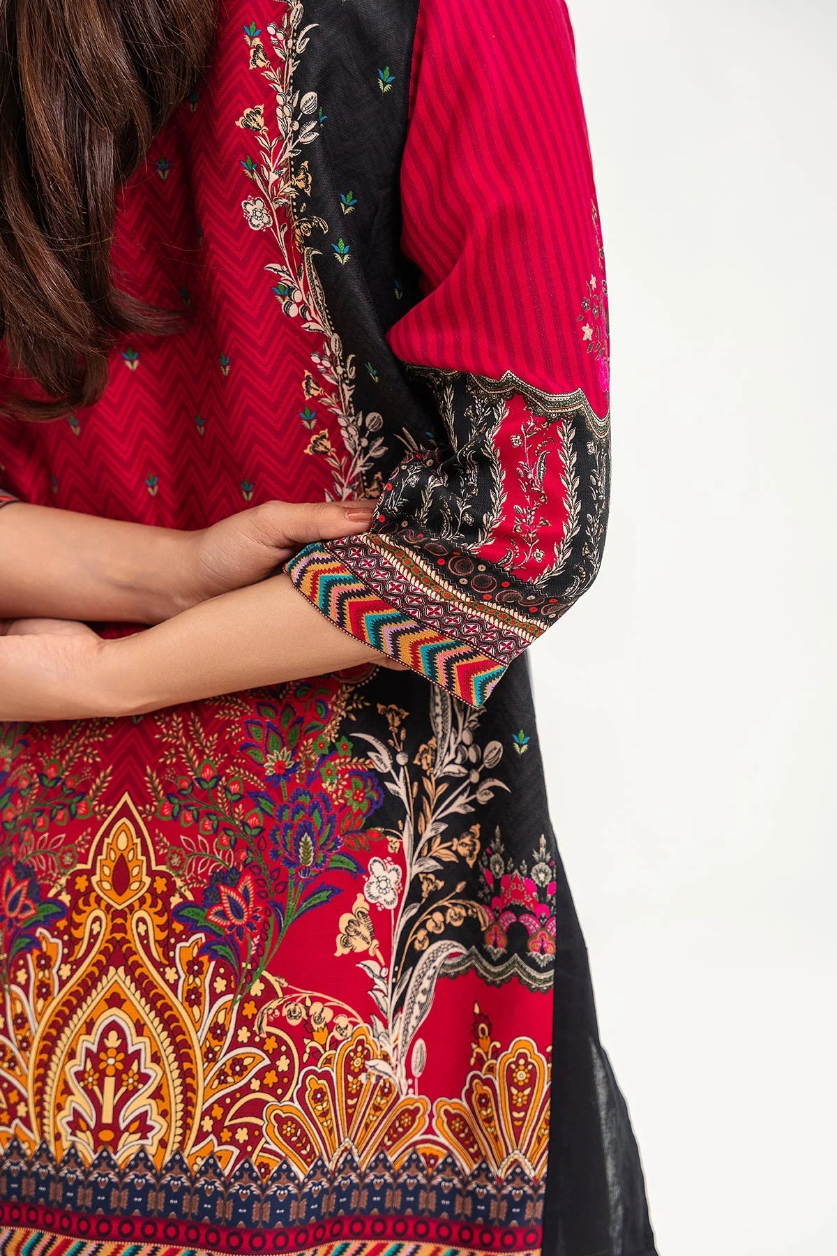 Close-up of Charizma’s linen fabric, highlighting its breathable texture – ideal for Pakistani suits in Canada.