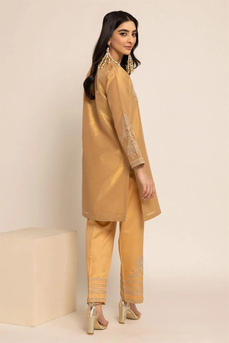 The back design of Khaadi’s embroidered kurta, an elegant addition to Pakistani suits in Canada for stylish women.