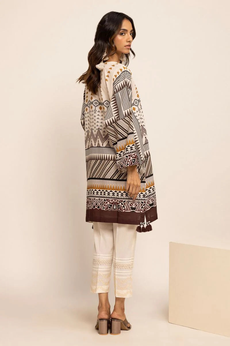 Back view of Khaadi’s embroidered kurta in champagne pink, crafted for modern elegance with traditional Pakistani flair.