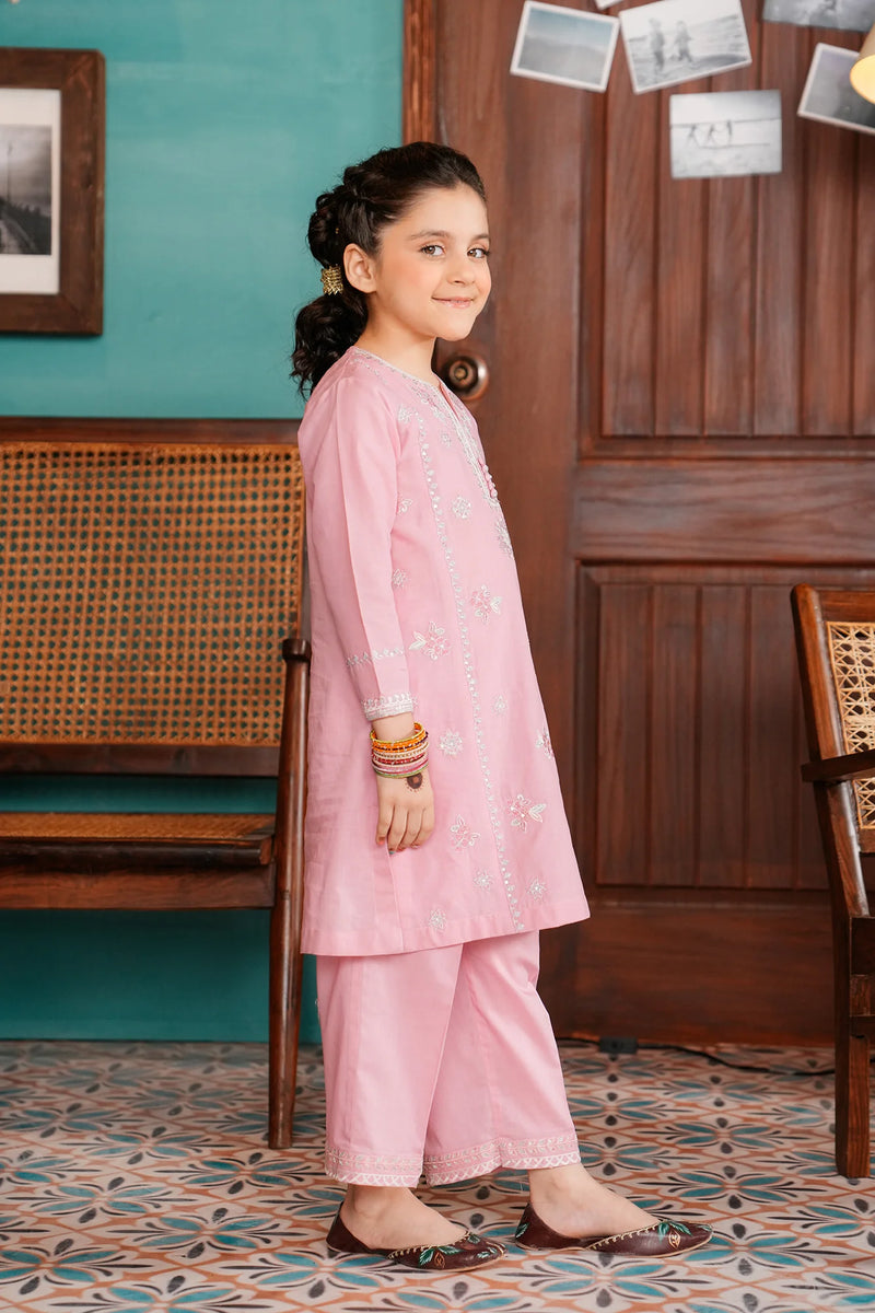 Pakistani suits Canada – a side view of the floral embroidery on this premium lawn kurta by Ethnic.