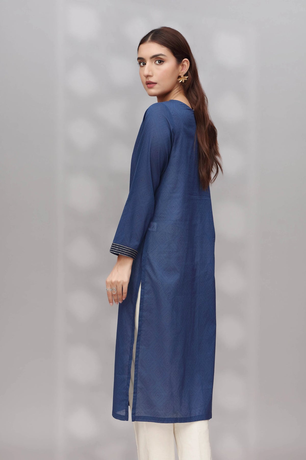 WOMEN SHOWING Rear view of Chinyere’s printed lawn shirt, highlighting its smooth lawn fabric – a premium addition to casual Pakistani suits in Canada.