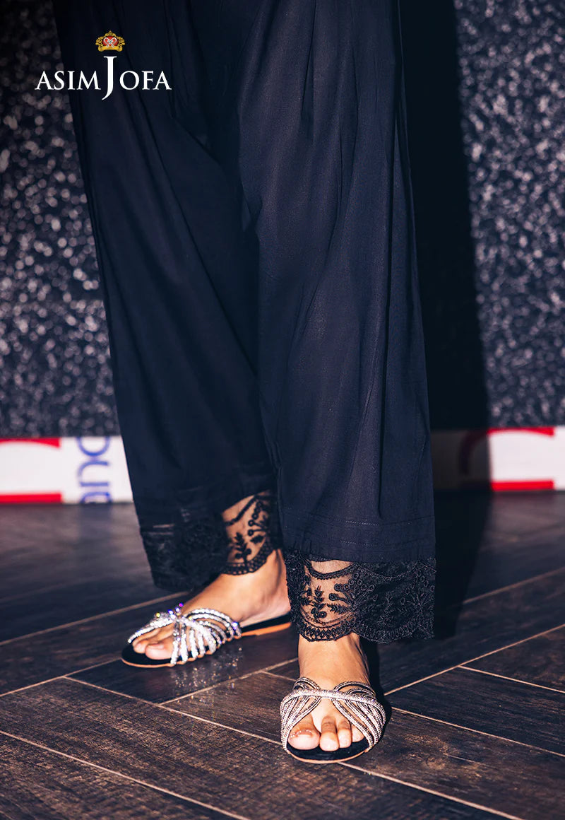 WOMEN WEARING TROSERS OF Asim Jofa’s black cambric cotton trouser, available in small, medium, and large – a must-have for Pakistani suits Canada.