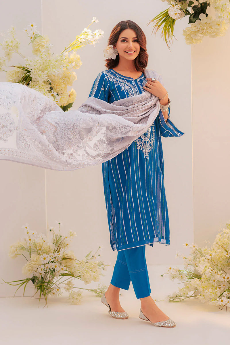 Shop stylish Pakistani suits in Canada with this blue jacquard suit from Bonanza Satrangi, featuring intricate embroidery.