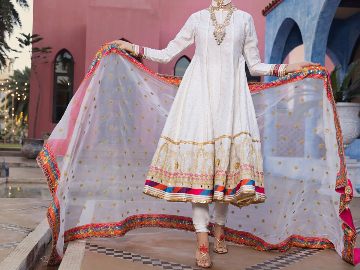 Detailed embroidery of Almirah’s off-white chiffon suit, highlighting its premium craftsmanship – an elegant choice for Punjabi suits in Canada.