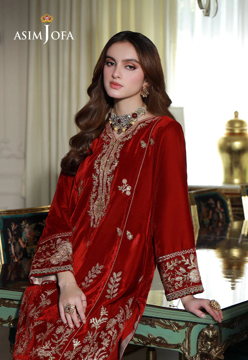 Detailed embroidery close-up of Asim Jofa maroon velvet suit for women – an elegant option among Punjabi suits Canada collections.