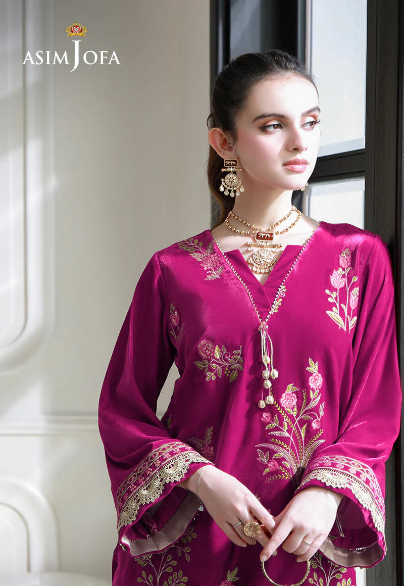 front view of magenta embroidered velvet suit – classic traditional Pakistani clothes ideal for festive occasions in Canada.