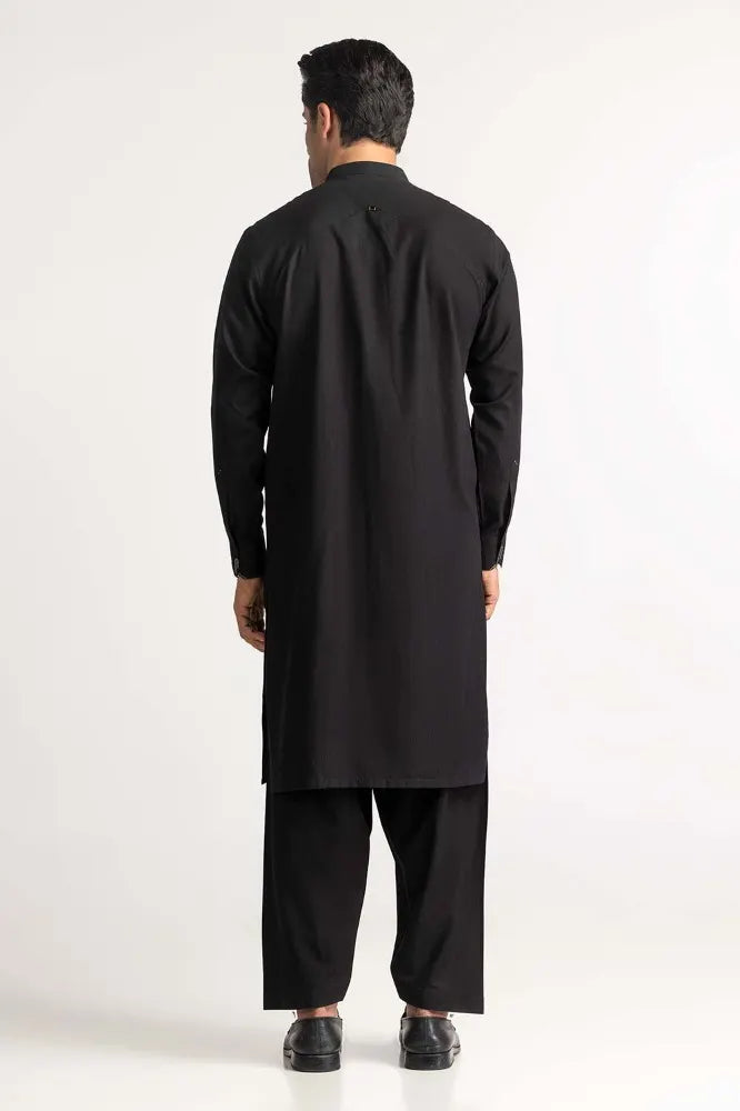 Rear view of GulAhmed’s black 2-piece suit, an ideal addition to Pakistani suits Canada collections.