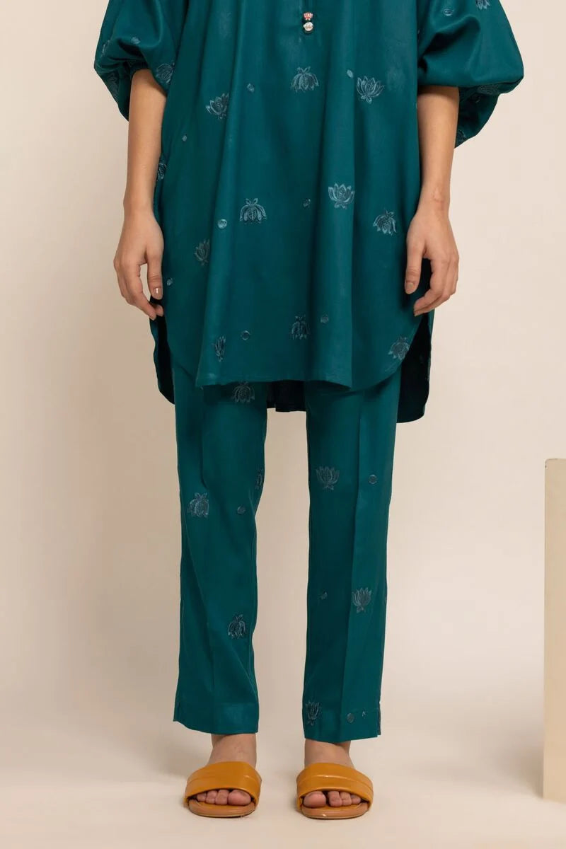 Smart fit midnight green viscose pants by Khaadi, a trendy choice for traditional Pakistani clothes.