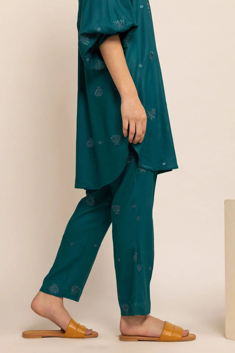 Khaadi’s midnight green pants – a modern casualwear piece for women seeking premium Pakistani suits in Canada.