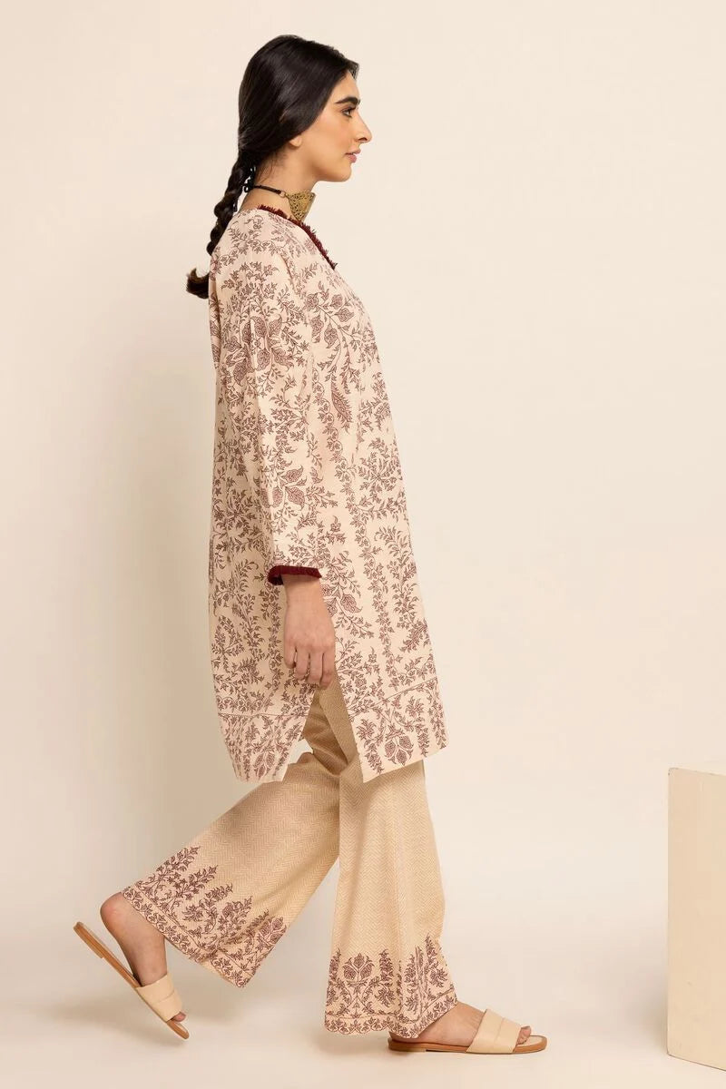 right Side view of Elegant side profile of Khaadi’s winter cotton kurta, a classic Punjabi suit in Canada.