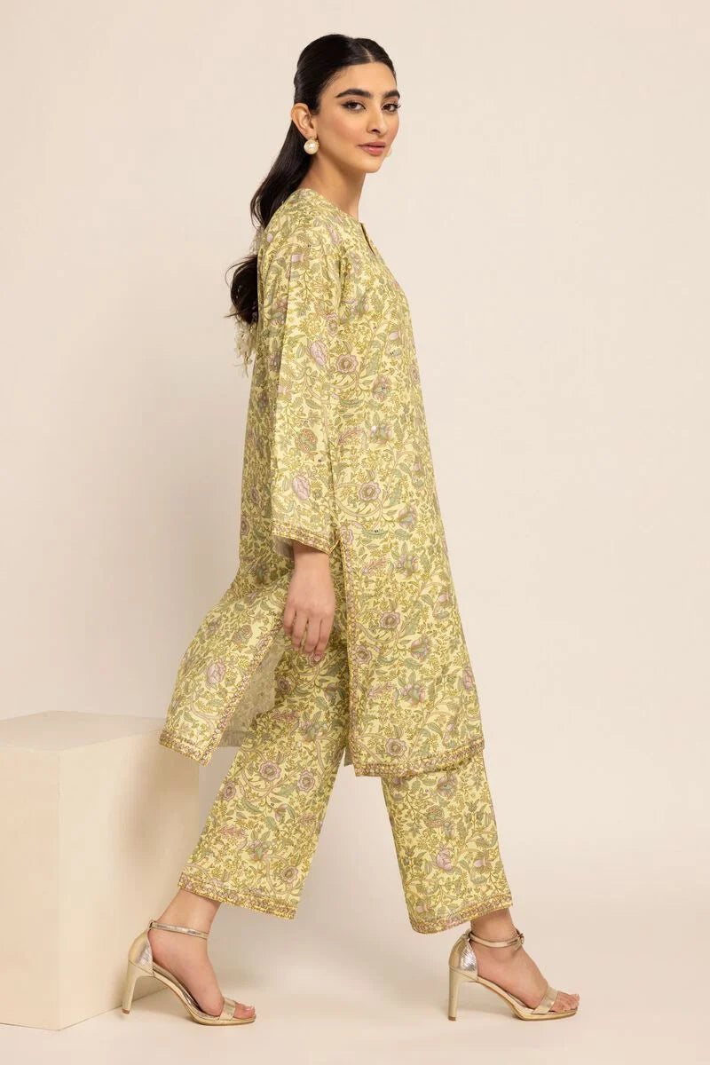WOMEN SHOWING Side profile of Khaadi’s embroidered green kurta, showcasing intricate floral embroidery – a perfect addition to Pakistani suits for women in Canada.