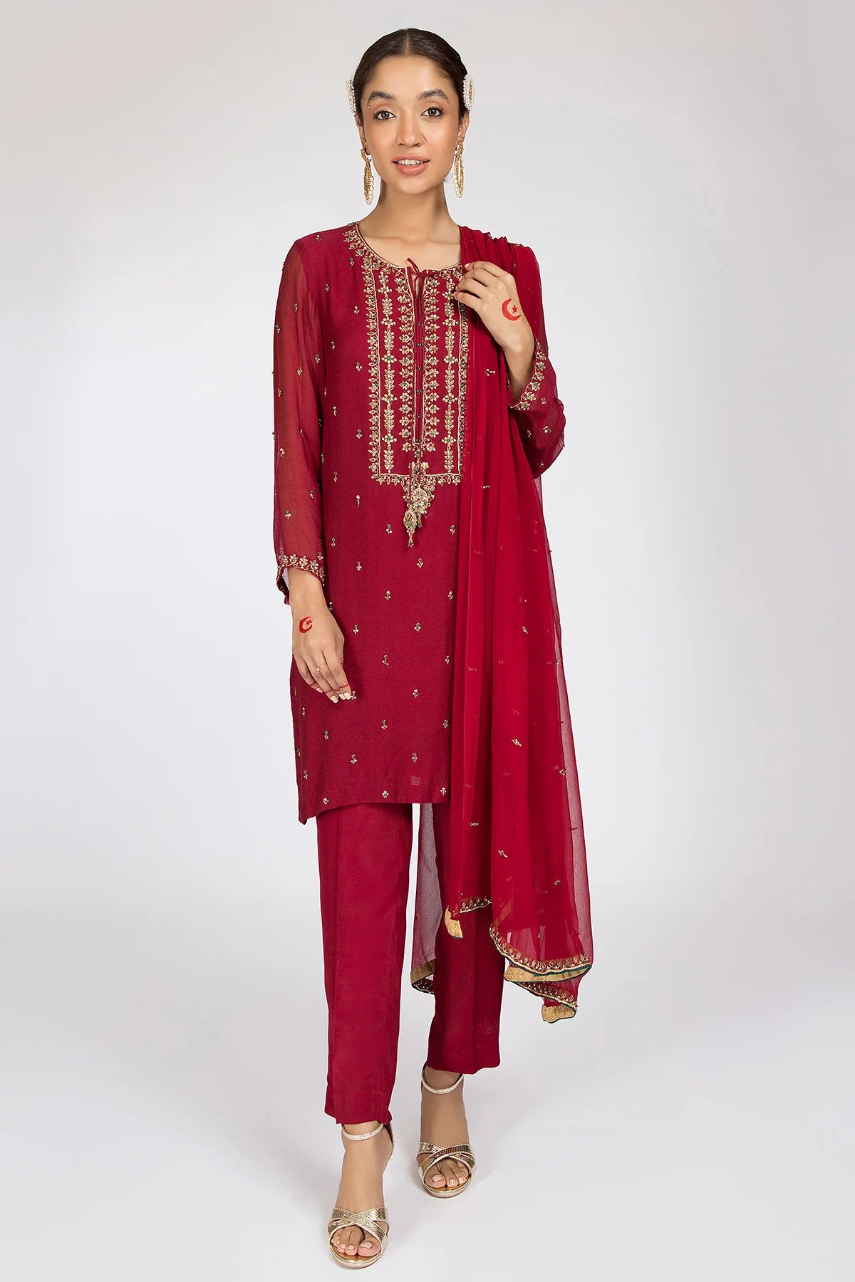 women wearing Kayseria maroon silk net 3-piece suit – an elegant choice for Pakistani suits online in Canada, featuring exquisite embellishments.