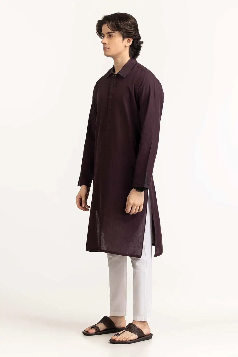 Elegant side profile of GulAhmed’s premium cotton kurta for men, showcasing its perfect slim-fit design.