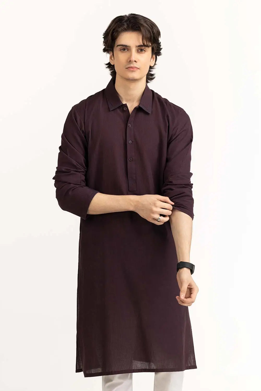 Detailed view of the soft cotton fabric of GulAhmed's plum kurta, offering breathability and comfort