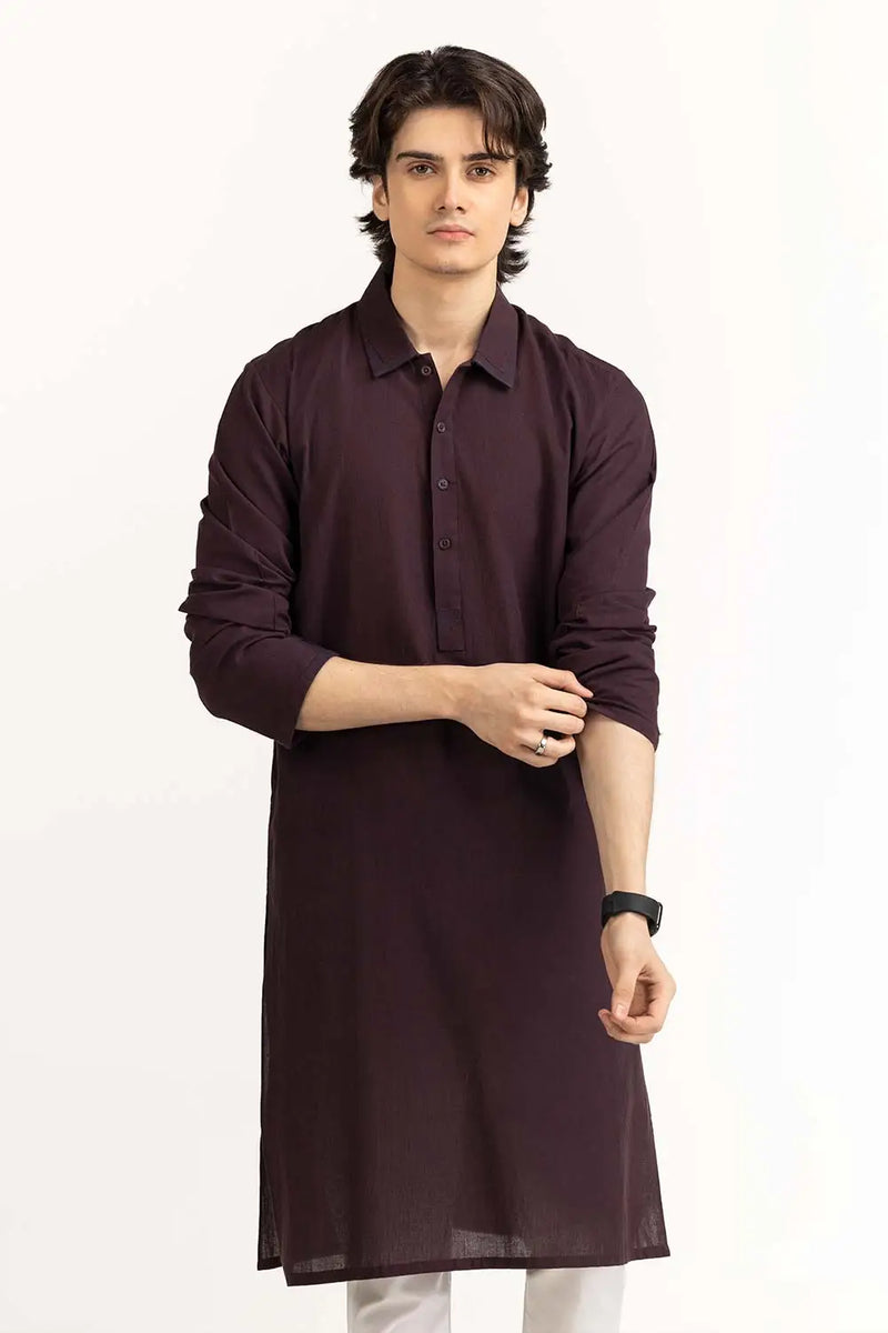 Detailed view of the soft cotton fabric of GulAhmed's plum kurta, offering breathability and comfort