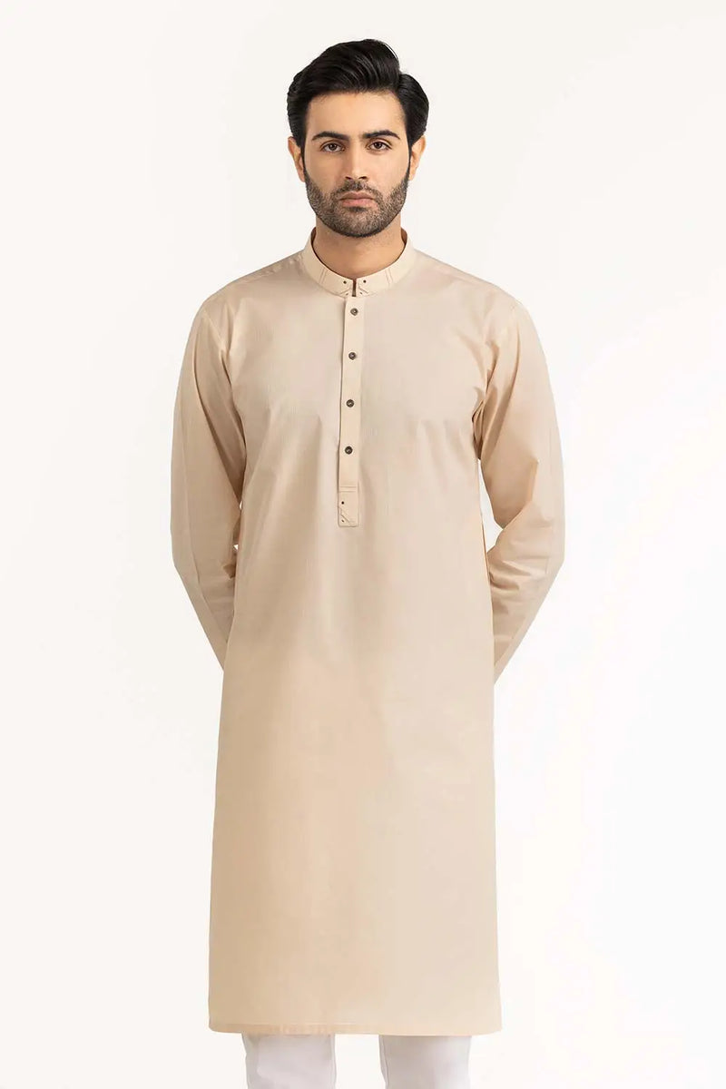 Detailed view from front of GulAhmed’s vanilla cotton kurta fabric – breathable cotton for unmatched comfort and durability.