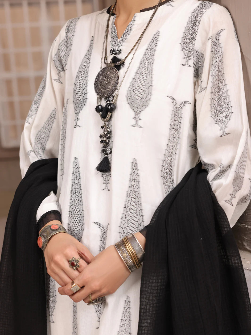 Detailed embroidery and organza neckline of Almirah’s black & white jacquard 3PC suit, available in Canada.