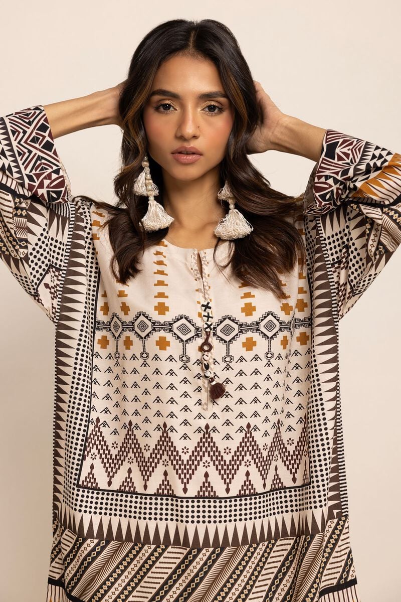 Shop this elegant embroidered kurta in Canada from Khaadi, designed for a perfect casual look in a champagne pink shade.