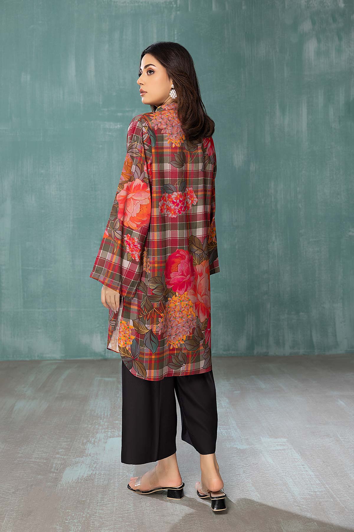 women showing a Rear view of Charizma’s raw silk shirt, highlighting premium craftsmanship – perfect for Punjabi suits lovers in Canada.