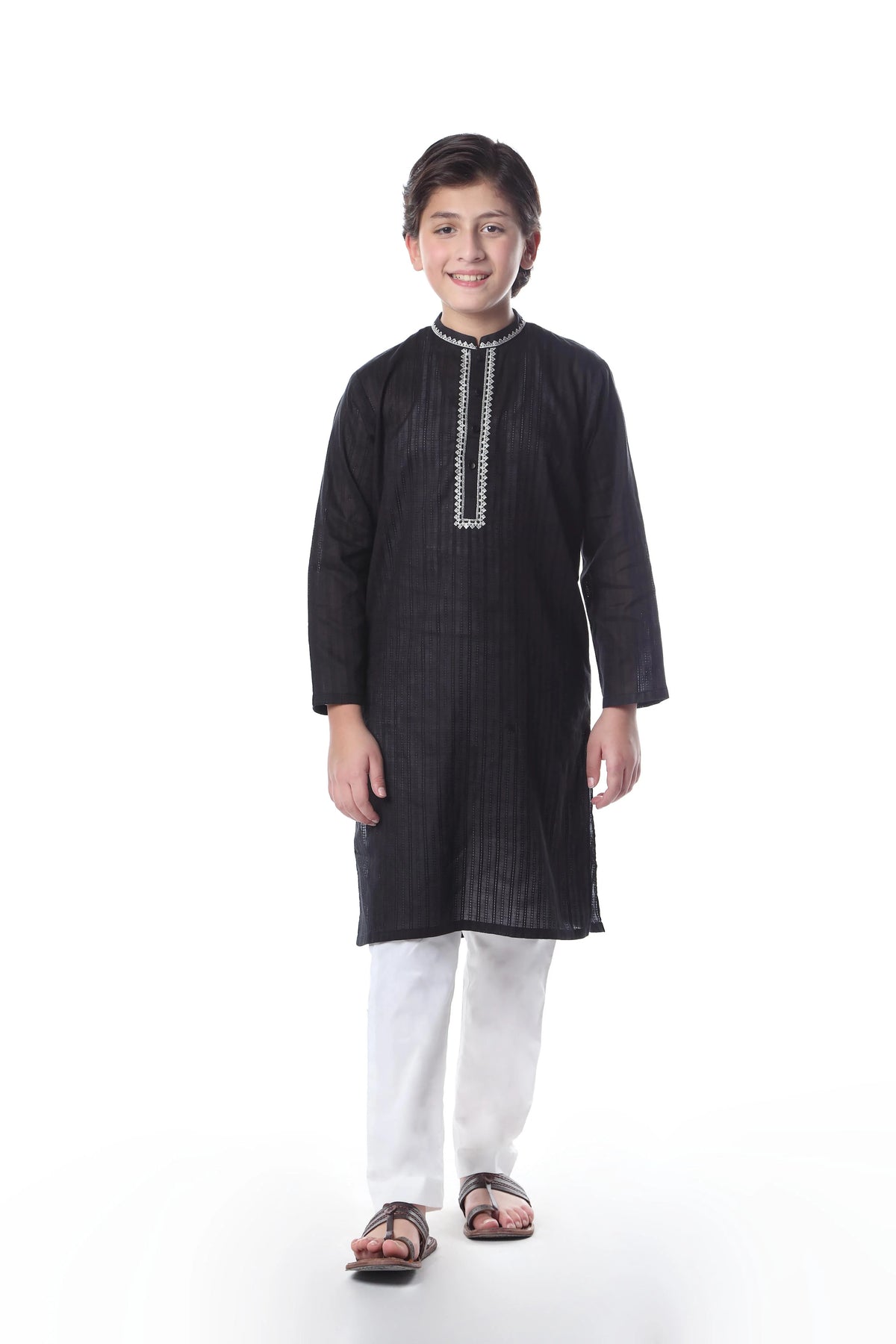 Minnie Minors black embroidered cotton kurta set for boys – a perfect choice for Pakistani suits online in Canada. Size 15-16 years.