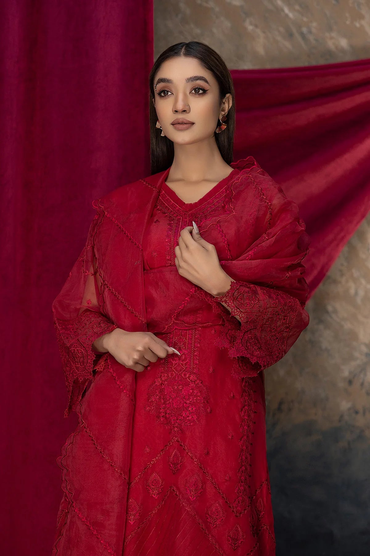 Pakistani suits Canada – Charizma's red embroidered organza suit with a gracefully draped dupatta.