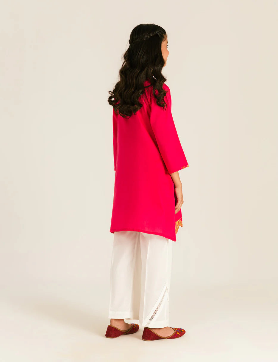 Back view of Beechtree’s pink embroidered tunic suit, crafted with ethnic fabric – a perfect Pakistani outfit for casual occasions.