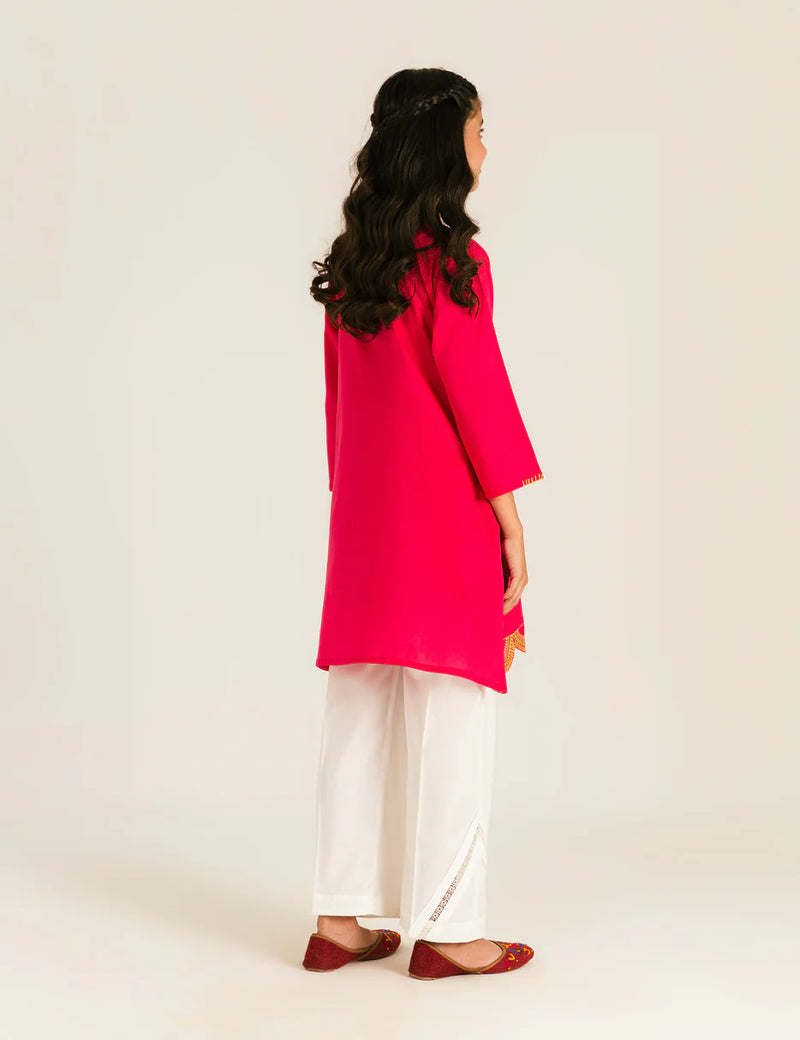 Back view of Beechtree’s pink embroidered tunic suit, crafted with ethnic fabric – a perfect Pakistani outfit for casual occasions.