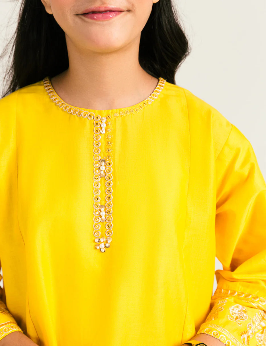 close-up view of Beechtree’s yellow 2-piece embroidered lawn suit – a charming choice for kids’ casual wear.
