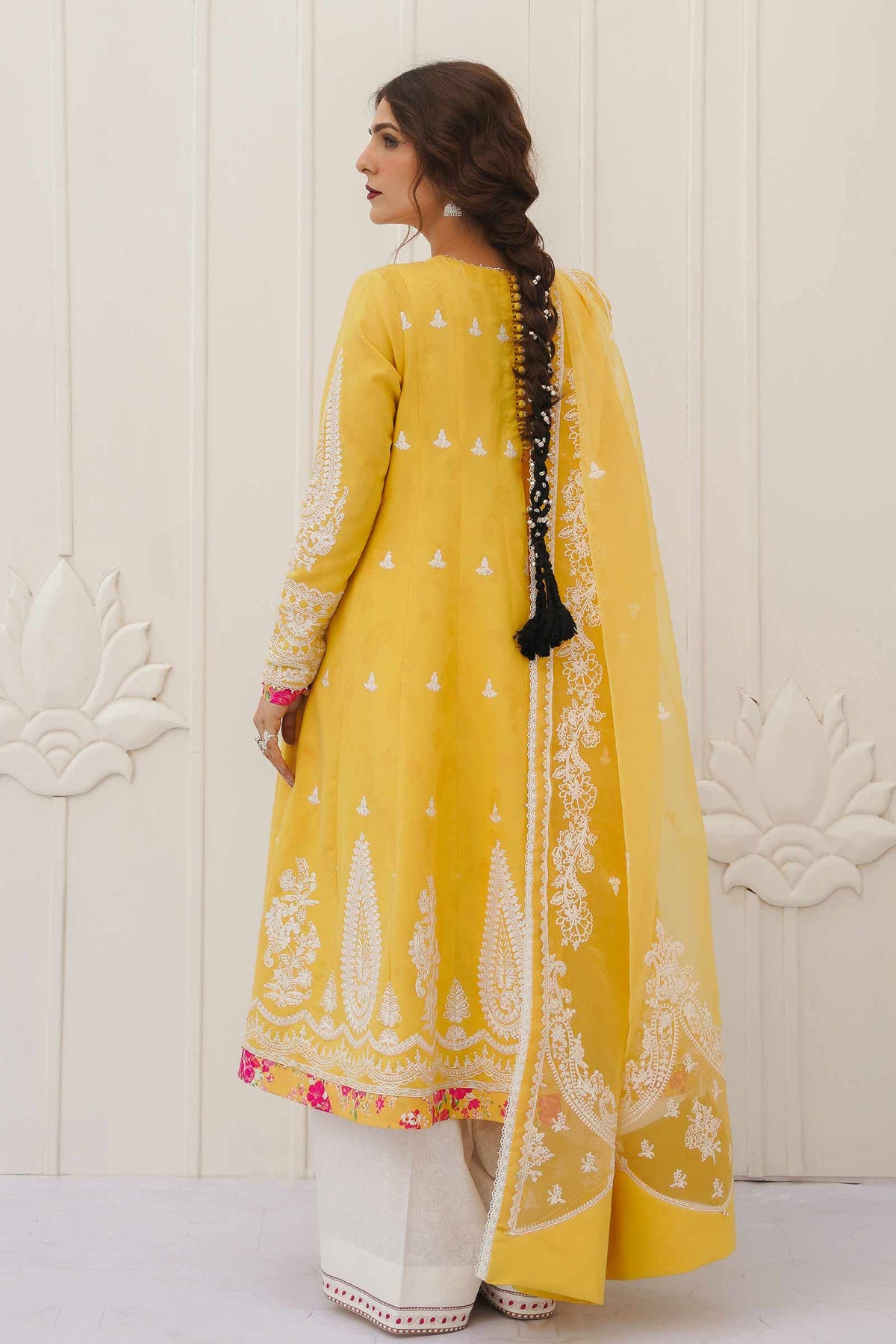 Pakistani top designers in Canada, embroidered self jacquard suit by Brand Zara Shahjahan