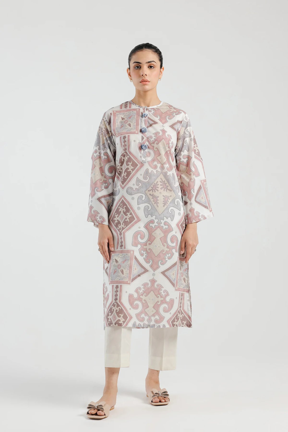 Tea pink lawn kurta by Ethnic – a stylish choice for Pakistani suits online in Canada, featuring elegant buttons on the front.