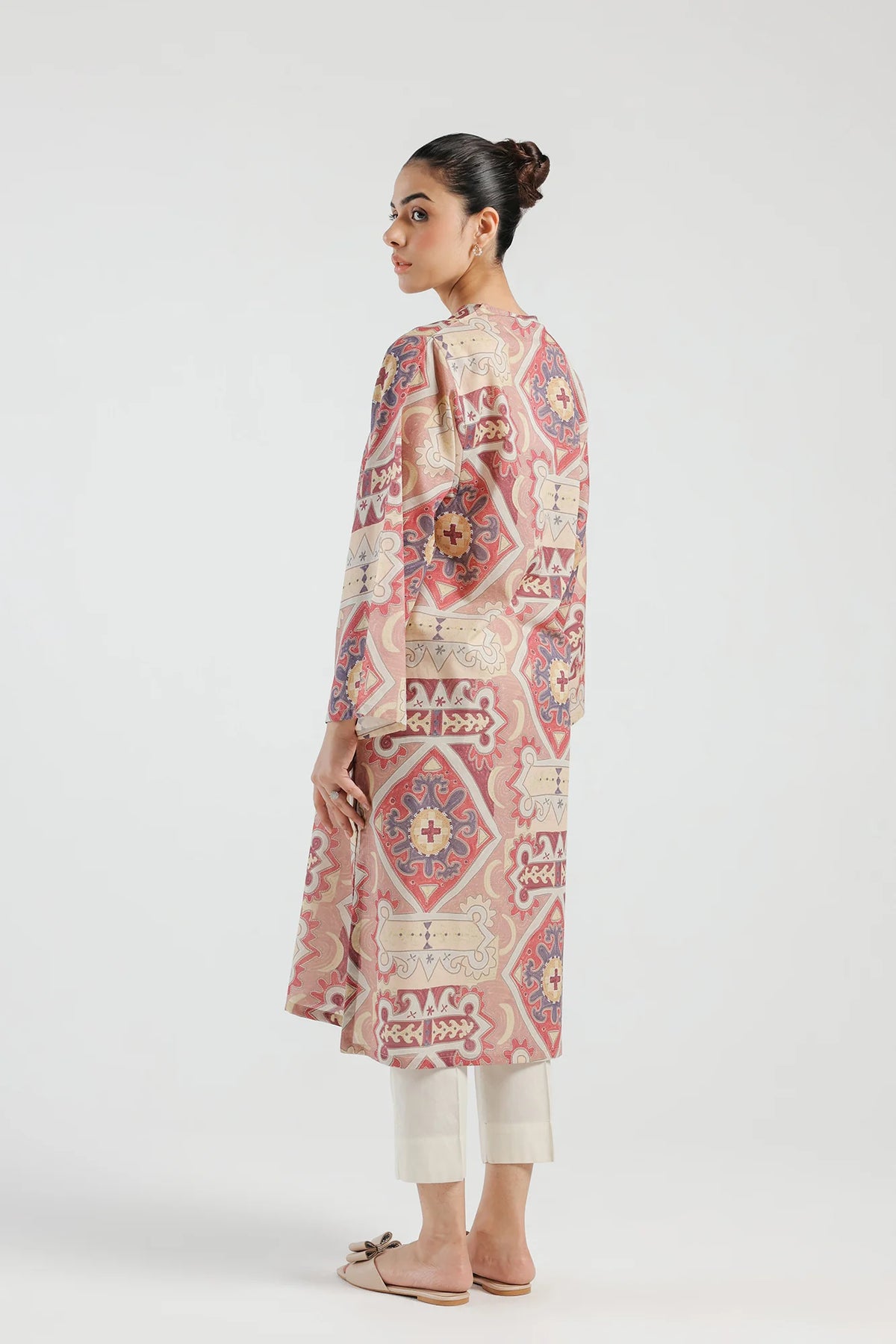Back profile of Ethnic’s wine-colored lawn kurta, crafted for comfort and perfect for Pakistani suits online shoppers in Canada.
