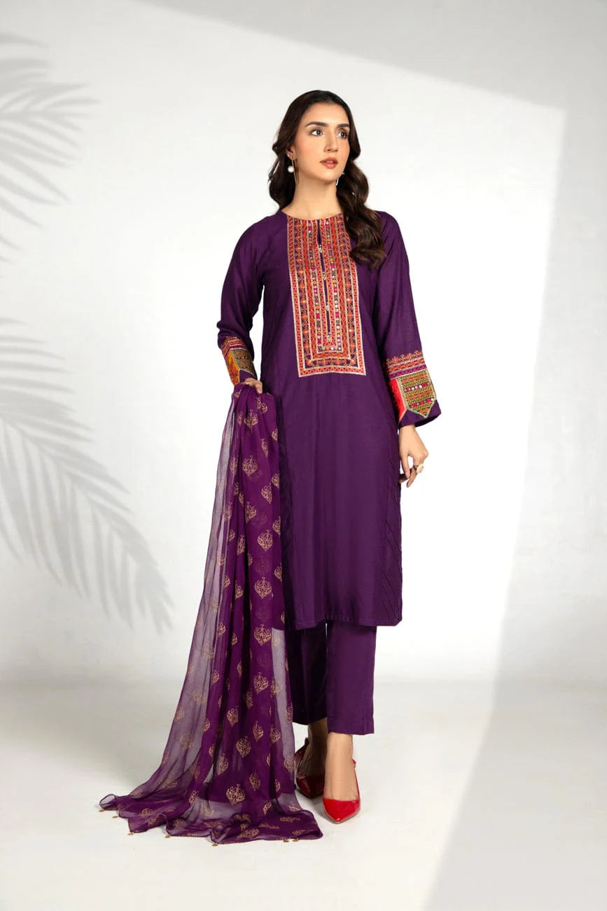 A woman wearing Chinyere’s elegant American Purple lawn karandi 3PC suit – a refined choice for traditional Pakistani clothes.