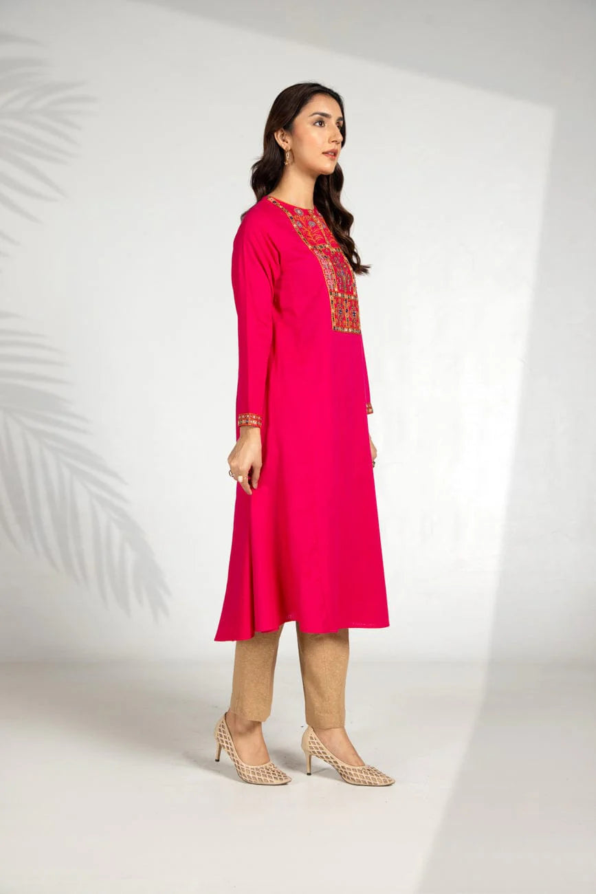 Side profile of Chinyere’s lawn karandi shirt, showcasing its elegant design – a great addition to Pakistani suits in Canada.