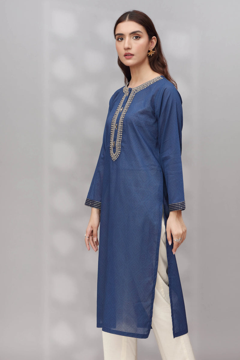 WOMEN SHOWING Side profile of Chinyere’s printed lawn shirt, showcasing its vibrant blue color – a perfect choice for Punjabi suits in Canada.