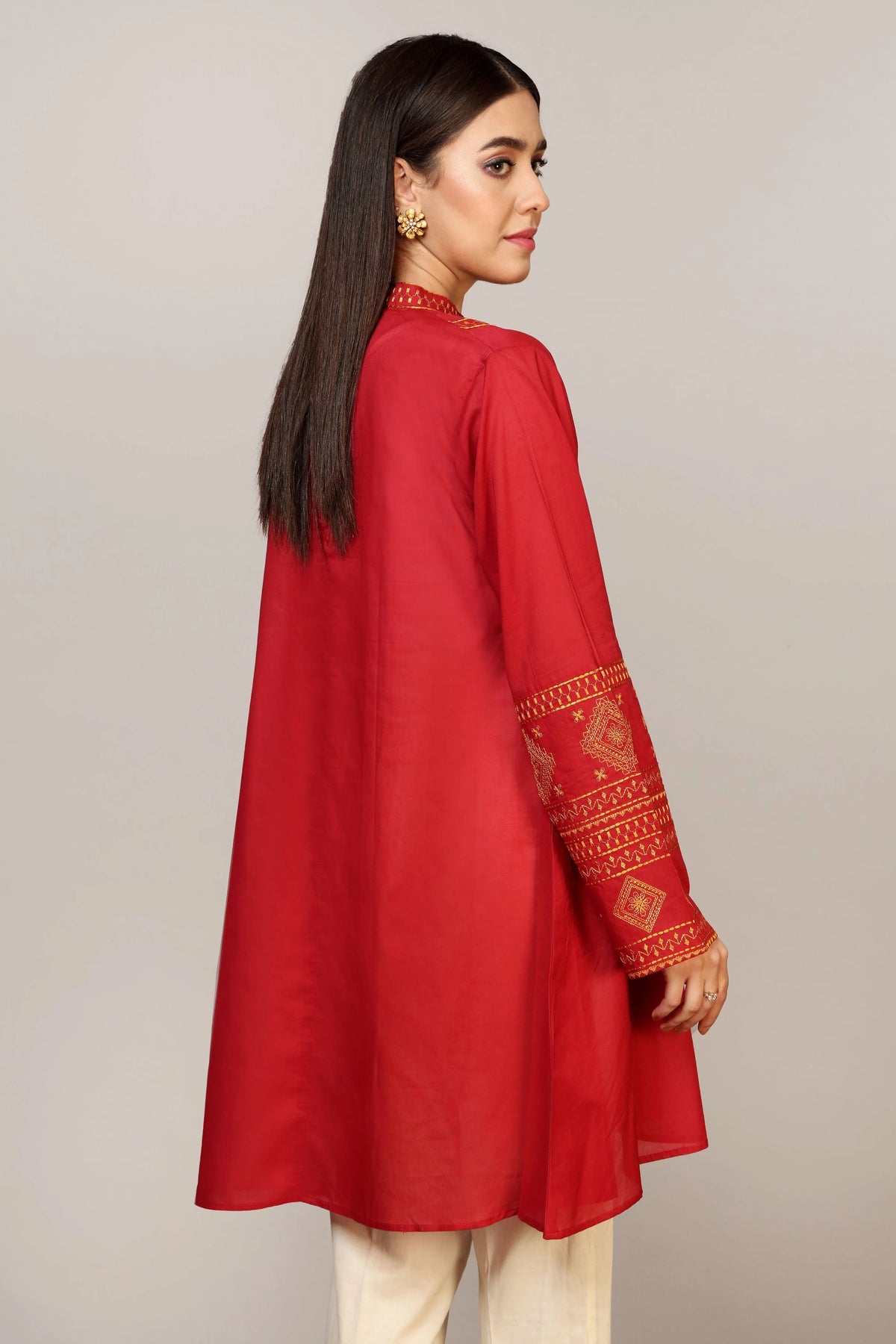 Rear profile of the maroon cotton karandi shirt from Chinyere, a must-have for Pakistani fashion lovers in Canada.