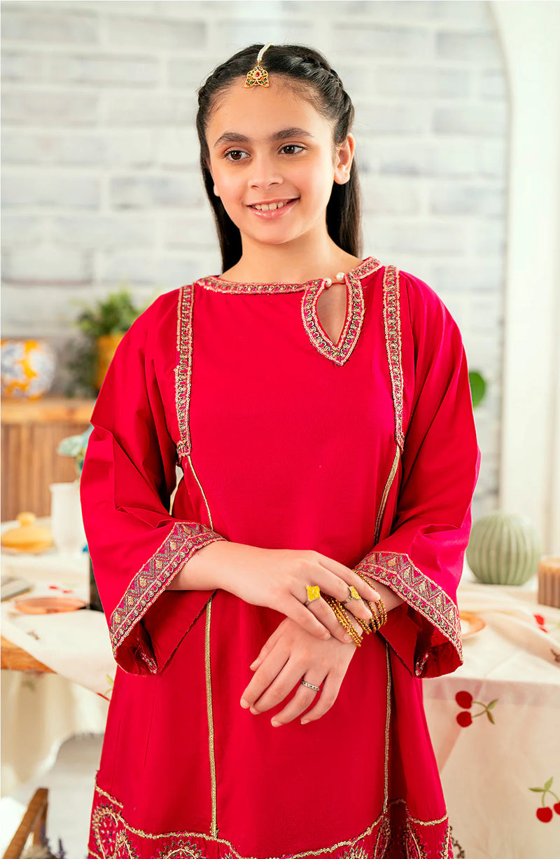  Shop Pakistani suits in Canada with this elegant pink peacock embroidered suit from Maryum & Maria, featuring exquisite embroidery and fine fabric.
Side View (Image 1