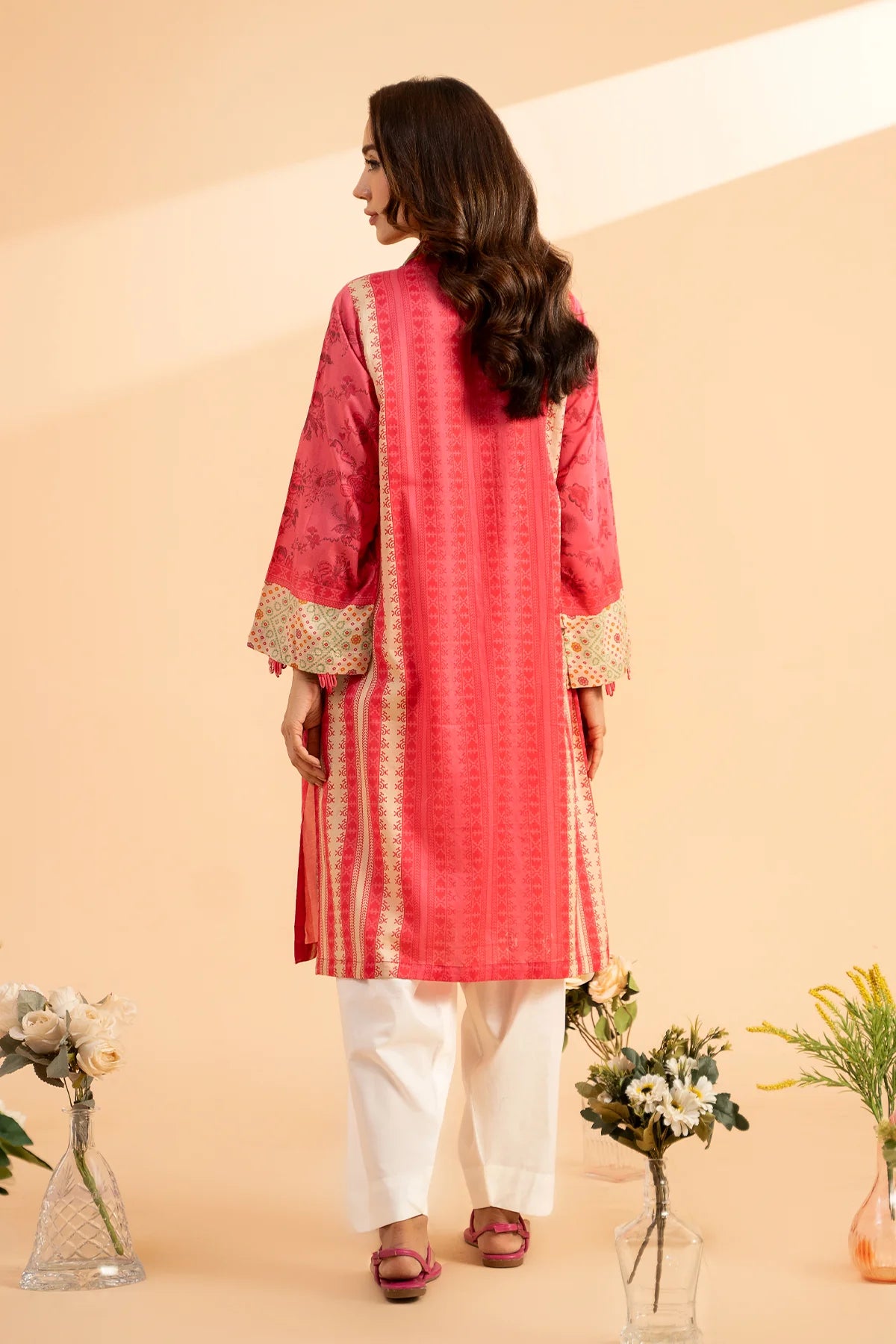 Back profile of Charizma’s 1-PC lawn shirt – lightweight and breathable, a must-have for Pakistani suits lovers in Canada.
