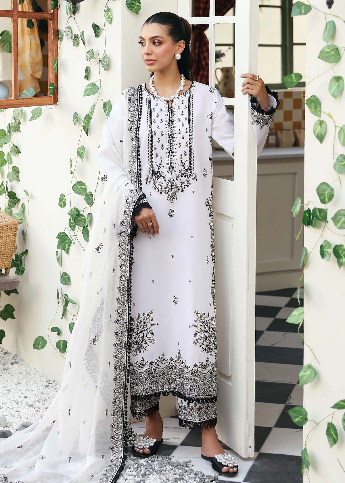 Detailed close-up of the cotton net dupatta, enhancing the charm of this Pakistani suit in Canada – perfect for any special occasion.