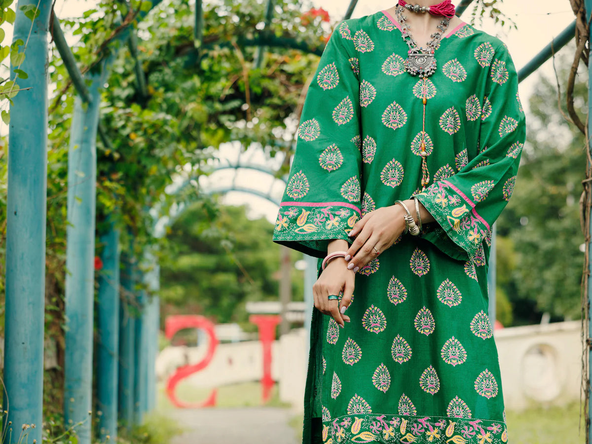 Woman close-up upper body front emerald green paisley lawn kurti tassel V-neckline embroidered tulip cuff Almirah Eid Diwali Pakistani suits Canada