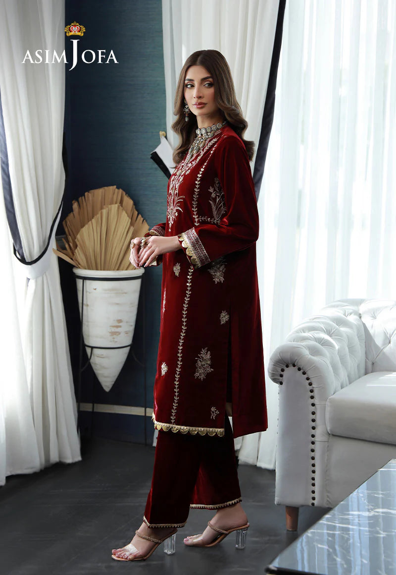 Side profile of maroon velvet suit by Asim Jofa – semi-formal perfection for Pakistani suits Canada shoppers.