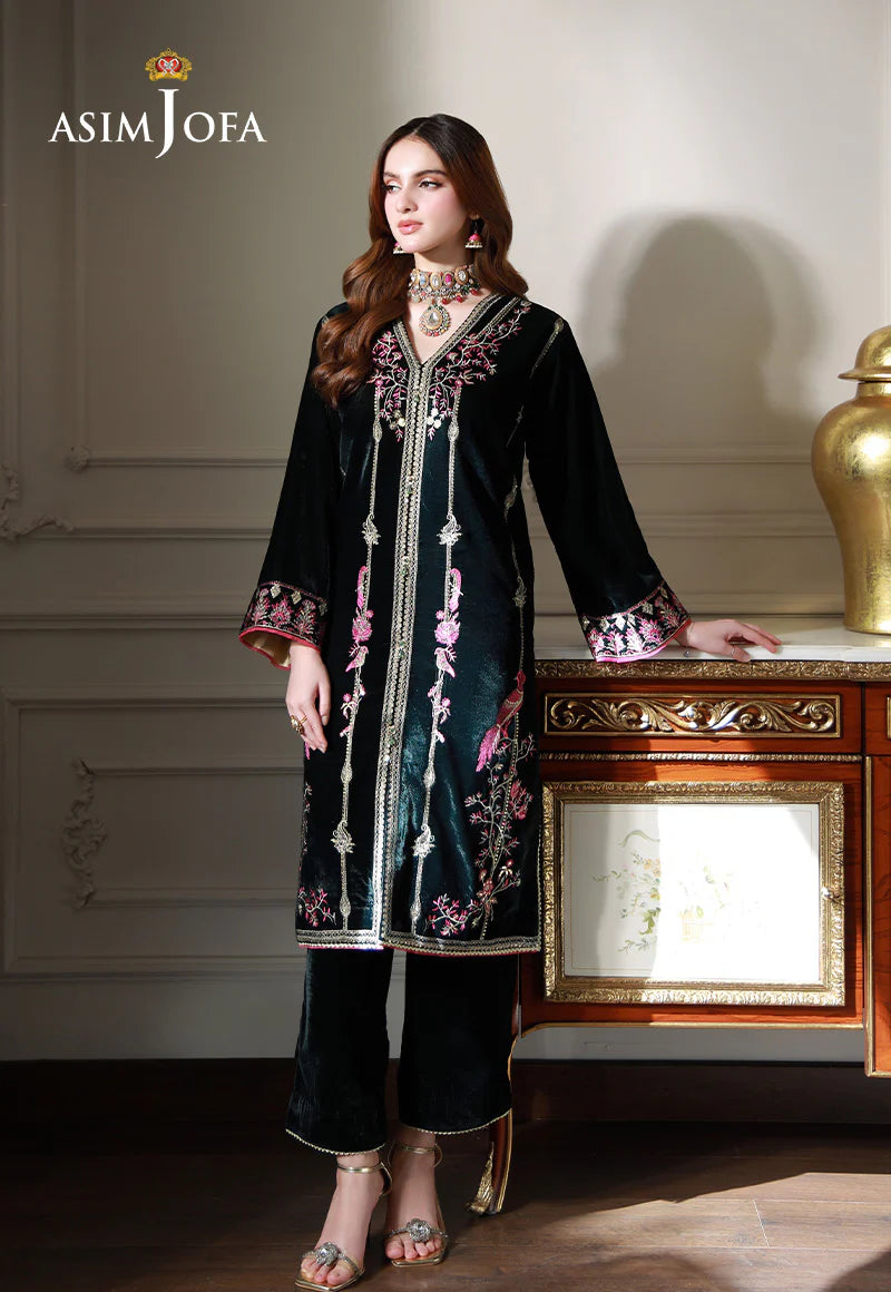 Large-size Asim Jofa green embroidered velvet 2PC suit – traditional Pakistani clothes for elegant semi-formal occasions in Canada.