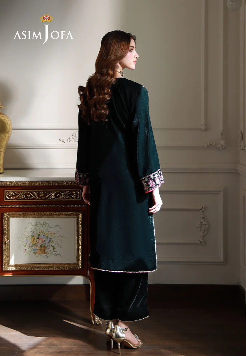 Elegant back view of large-size Asim Jofa embroidered velvet suit – top choice for Pakistani suits Canada for women.