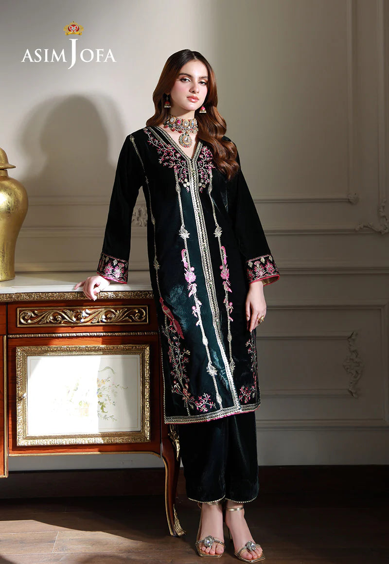 Shop large-size Asim Jofa green velvet Pakistani suits Canada for women, perfect for festive gatherings at Tarz-e-Mashriq.