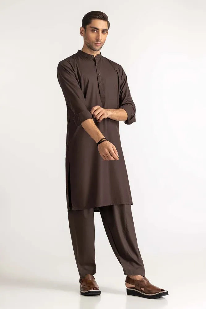Pakistani suits for men in Canada – GulAhmed’s brown blended kurta shalwar offers superior craftsmanship and a classic look.