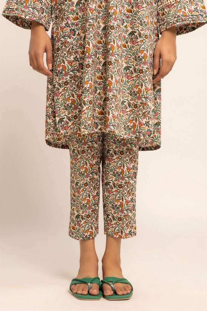 Khaadi smart-fit cotton pants in desert sand – a perfect choice for traditional Pakistani clothes in Canada.