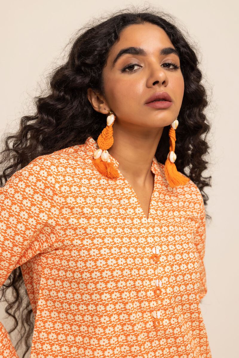 Detailed view of the soft cotton texture of Khaadi’s smart-fit kurta, a premium option for Punjabi suits in Canada.